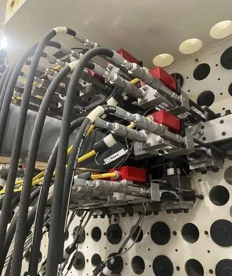 Multi-nozzle low-pressure injection into mold